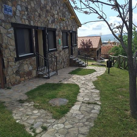 Las Casitas De La Poza Guest House Gargantilla del Lozoya Exterior photo