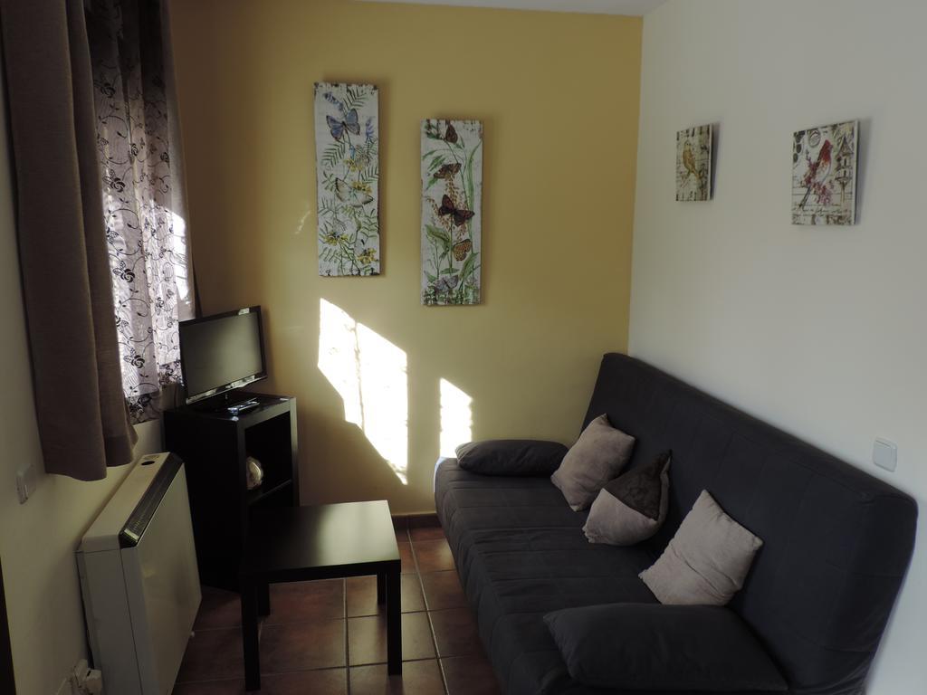 Las Casitas De La Poza Guest House Gargantilla del Lozoya Room photo