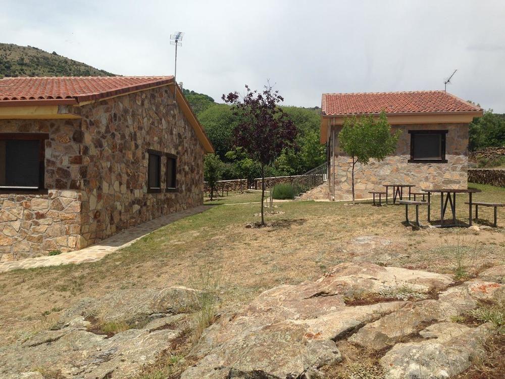 Las Casitas De La Poza Guest House Gargantilla del Lozoya Exterior photo